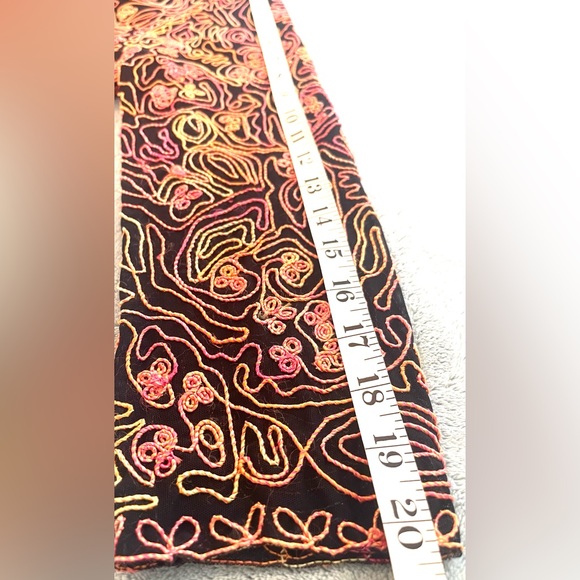 Casual Studio Colorful Embroidered Women's Top - Picture 14 of 14